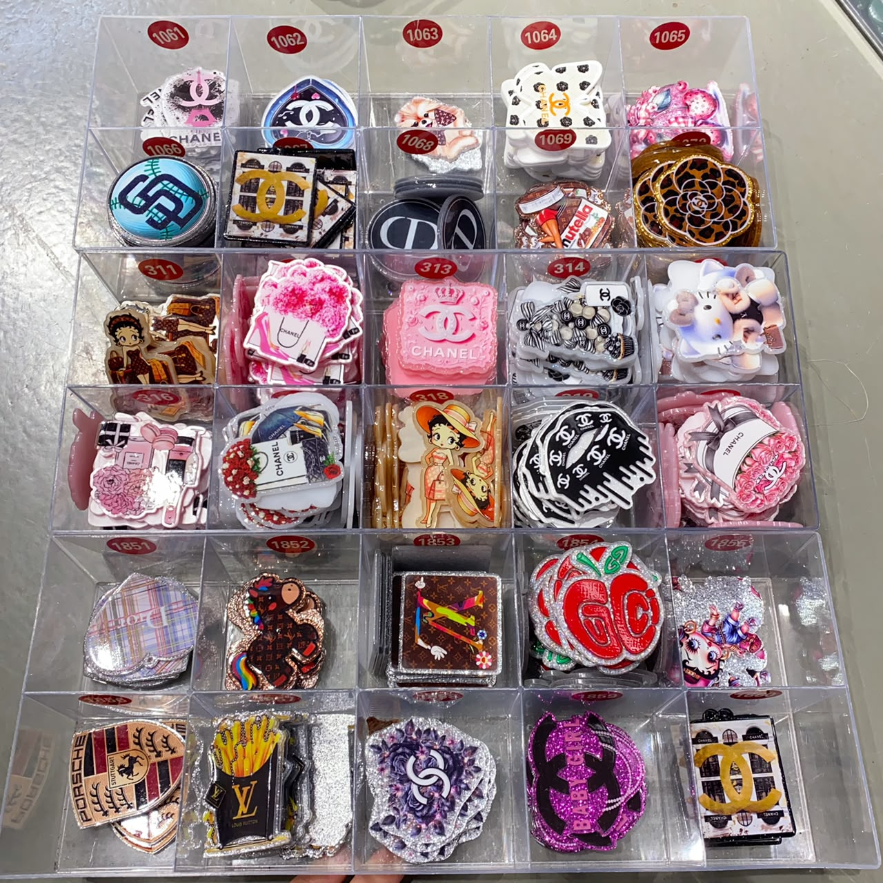 00831# Flat back glitter designer acrylics for badgereel/pop socket/shaker notebook