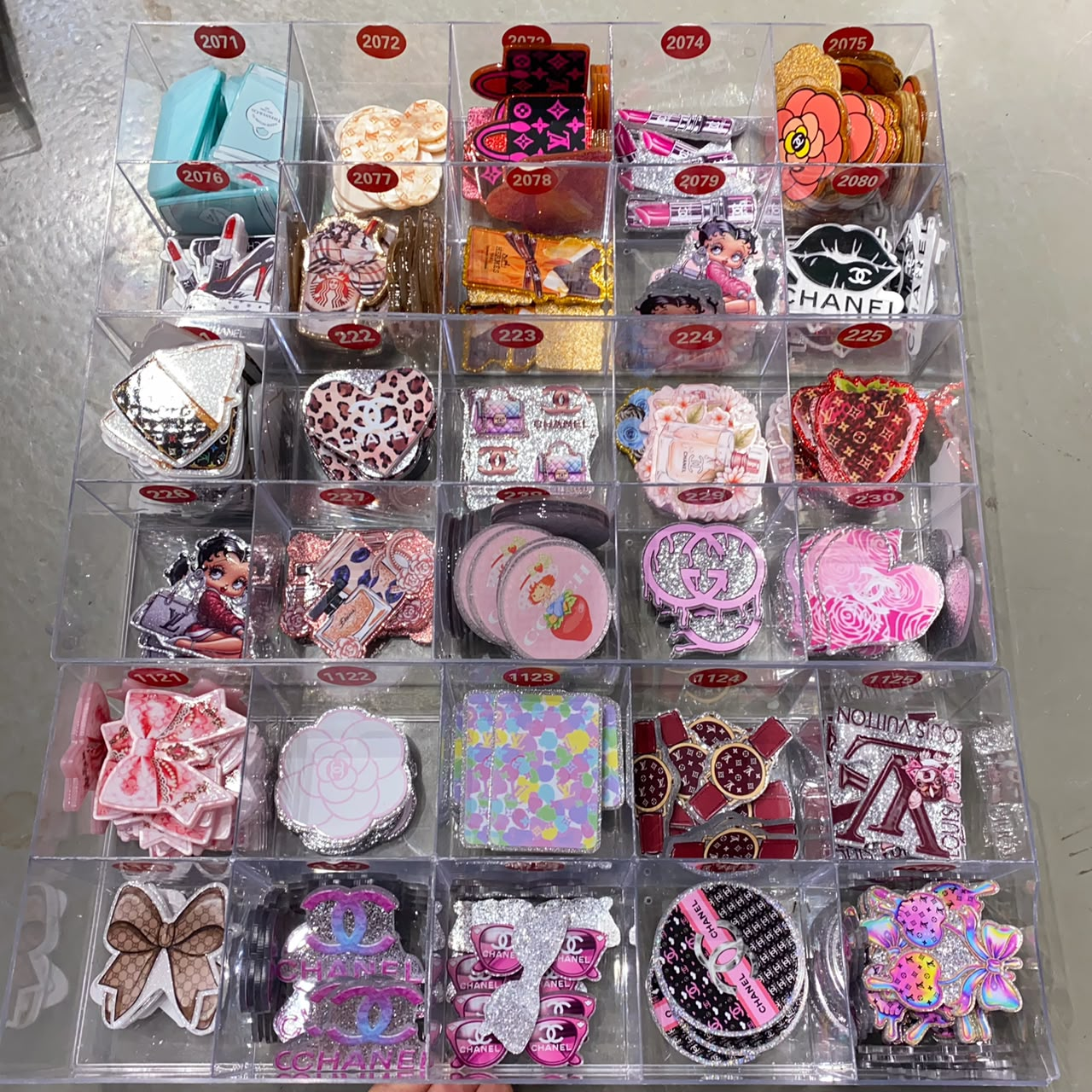 00831# Flat back glitter designer acrylics for badgereel/pop socket/shaker notebook
