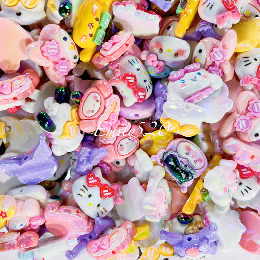 【C329】💘 Sanrio Resine Glitter Beads 20*28*20 MM