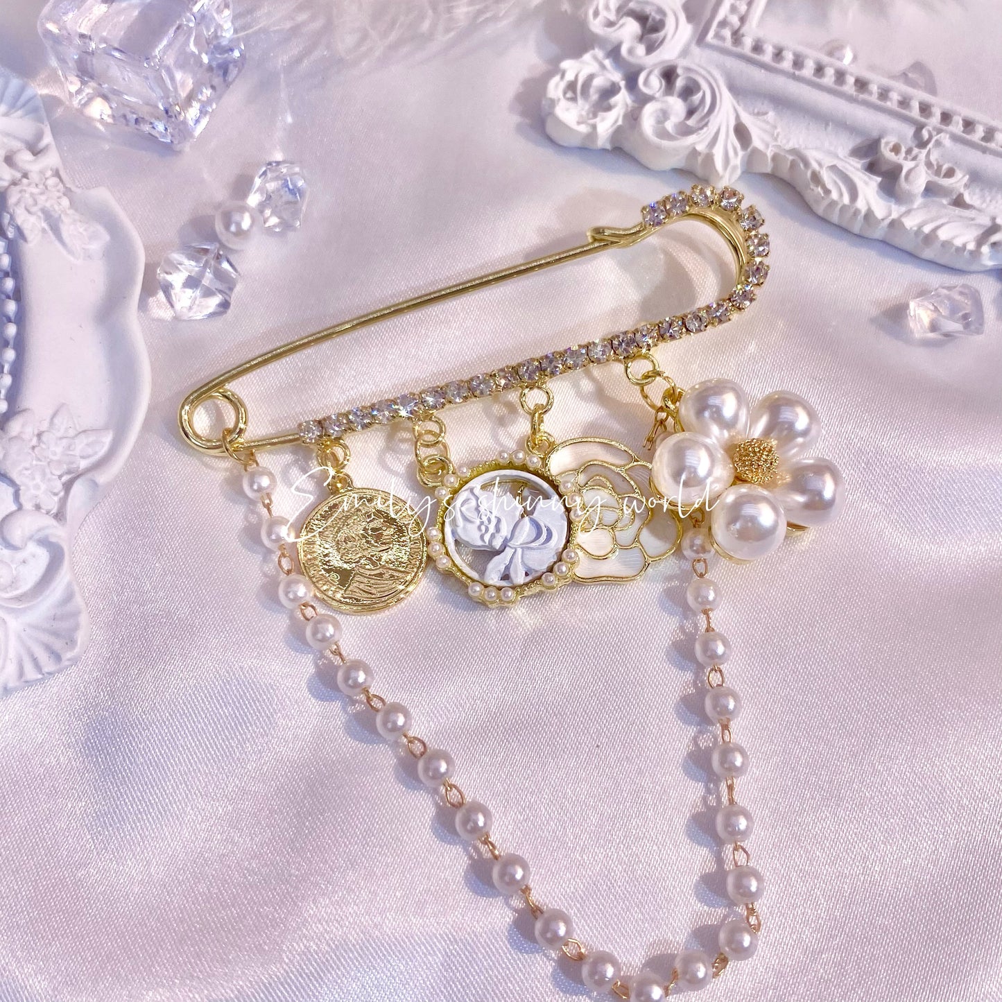 Newest Trend C*c Style of Brooches